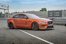 Der Jaguar XE SV Project 8 hat seine eigene Bestzeit auf der 20,6 Kilometer langen Nürburgring-Nordschleife aus dem November 2017 nochmals unterboten.  Foto: Auto-Medienportal.Net/Jaguar